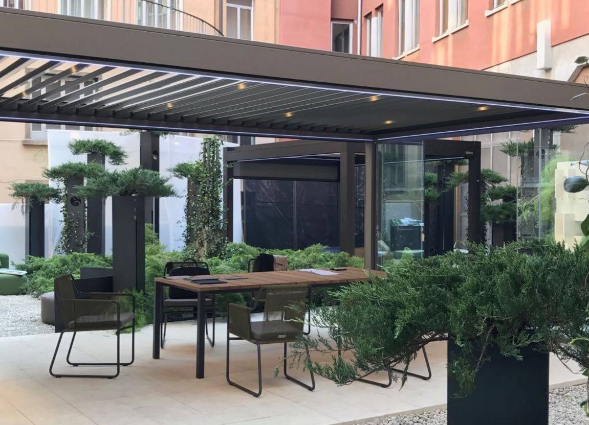 PERGOLA BIOCLIMATICA A LAMELLE ORIENTABILI AUTOPORTANTE VISION PRATIC